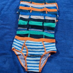 11 Boys Cat & Jack Briefs - Size L (12-14)